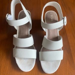 Like new Tom’s white heeled sandals